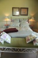 Kamer met Queensize Bed en Uitzicht op de Tuin