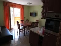Appartamento con 2 Camere da Letto e Balcone