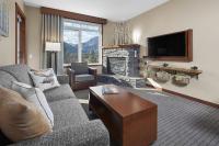 B&B Canmore - Mountain View Escape with open hot tub, Views!! - Bed and Breakfast Canmore