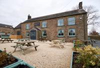 B&B Warslow - Peak District, The Greyhound Inn, Warslow circa 1750 - Bed and Breakfast Warslow