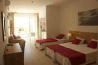 Habitación Triple con balcón
