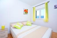 Appartamento con 2 Camere da Letto, Balcone e Vista mare