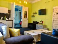 Spacious Tuzlaks Apartments Sarajevo Ferhadija - Bed and Breakfast Sarajevo