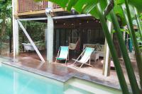 B&B Mission Beach - TreeTops By The Sea: Your Family Holiday Escape! - Bed and Breakfast Mission Beach