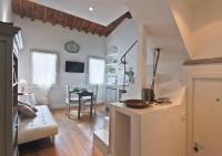 Apartment mit 2 Schlafzimmern auf 2 Ebenen - Straße Via Faenza 10