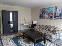 B&B Montreal - 3 BDR appartement,WiFI,Netflix free parking - Bed and Breakfast Montreal