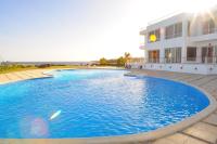 Villa mit 4 Schlafzimmern sowie eigenem Garten und Pool