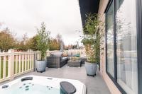 Primrose Lodge with Hot Tub - B&B York