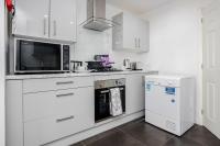 Remaj Serviced Accommodation, sleeps 7 & free parking - Ferienwohnung Laindon