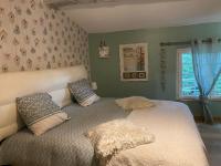 Chambre Lit Queen-Size - Vue sur Piscine