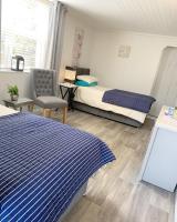 Twin Room with Shower