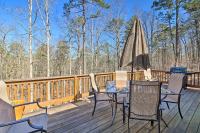 Less Than 1 Mi to Lake Hot Springs Village Escape with Deck - B&B Hot Springs Village