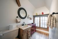 Deluxe Queen Room (SW Loft)