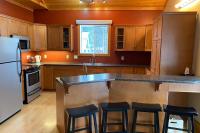 B&B Golden - Gudjonson Getaway - 2 bed 2 bath Cabin - Bed and Breakfast Golden