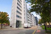 Modern City Centre Apartment Private Parking Space - Sleeps 4 - B&B