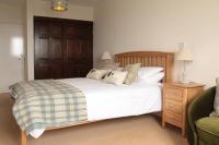 Zimmer mit Kingsize-Bett