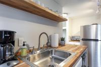 Modern Mid-Century Downtown AC Walkable - B&B Traverse City