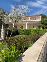 Apartmans and rooms ''Slavica'' - Bed and Breakfast Novalja