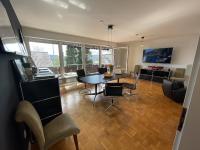 Appartement Region Esslingen - Nähe Messe - Flughafen - Stuttgart - Wohnen und Arbeiten auf Zeit in 120m2 Wohlfühlatmosphäre - ab 3 Übernachtungen - geeignet für 4 Pers incl Kinder - Beistellbett möglich - Kinder und Tiere willkommen - Garage für e-bikes - Bed and Breakfast