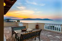 B&B Chionato - Effie Beach Front Apartment with Pool - Bed and Breakfast Chionato