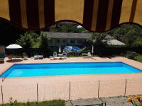 Apartment with Pool View 