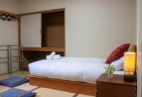 Dreibettzimmer mit Gemeinschaftsbad