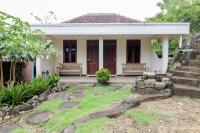 Rock Garden Homestay & Resto - Bed and Breakfast Tepus Tiga
