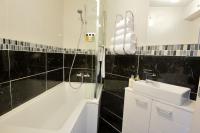 Deluxe Super King Room with Bath- Dog Friendly