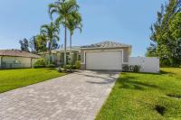 Amazing outdoor living on a freshwater canal, 4 bedrooms, pet-friendly - Villa Becky - Ferienwohnung
