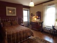 Zimmer mit Queensize-Bett und Balkon