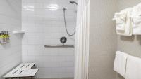 Zimmer mit Kingsize-Bett und behindertengerechter Badewanne - Nichtraucher