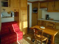 A4 km de Megève très joli studio avec jacuzzi ,vue sur les montagnes au calme - B&B Praz-sur-Arly