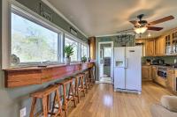 Cozy Creekside Cabin with Grill Fish and Explore! - Chambres d’hôtes