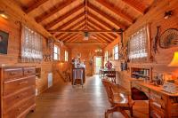 Ark Bunkhouse Fredericksburg Hideaway with Hot Tub - B&B Fredericksburg