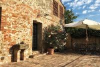 Pasqui Villas La Capanna accogliente casa in paese con vista piscina WiFi - B&B