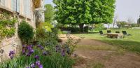Séjour élégance et bien-être au CHATEAU de GRANDMONT - piscine et parc arboré au coeur du vignoble du Beaujolais - Chambres d'hôtes Blacé