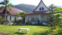 Peony Villa, 3 Bedroom Beachfront Pool Villa - B&B
