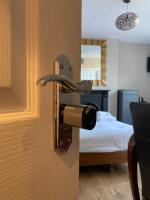 Number One Hundred Bed And Breakfast - Chambres d’hôtes