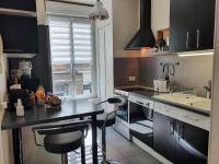 GRAND T3 70m2 ,COSY TOUT CONFORT ,2 CHAMBRES, 6 PERSONNES ,PARKING PRIVÉ SÉCURISÉ - B&B Reims