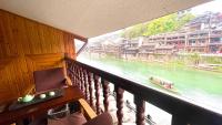 Kamer met Queensize Bed en Balkon