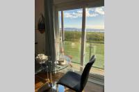 CockleDora, A Luxury Ground Floor Beachfront Apartment - B&B Llanelli