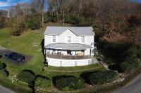 The Dragon's Den 5 bedroom house 1 mile to Main St - B&B Tazewell