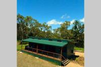 B&B Airlie Beach - Ridge Cabin - Stunning Views - 5km From Neighbours - Bed and Breakfast Airlie Beach