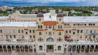 Tropical Beach Condo - Pool, Shops, 86" TV, WiFi - Ferienwohnung