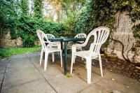 Charming Peaceful 2 Bedroom with Parking and Garden - B&B