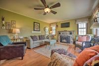 B&B Three Oaks - 1940s Farm Cottage with Fire Pit, 4 Mi to Lake - Bed and Breakfast Three Oaks