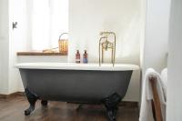 The 1813 Painter's Villa by Neuvel - B&B Galaxidi