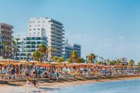 Sunorama Waterfront Apartment - B&B Larnaka