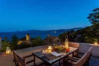 Myrsini's Castle House - Comfortable Residence with Large Balcony & Sea View - B&B Malvasia