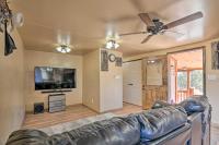 Cozy Home with Canyon Views 2 Mi to Grand Staircase - Chambres d’hôtes Henrieville